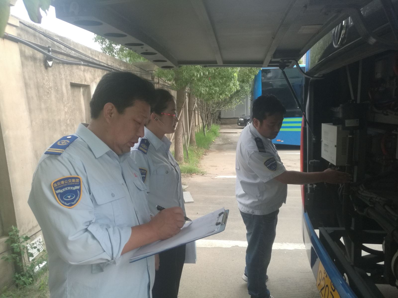 公交集團(tuán)公交事業(yè)一部開展車輛早檢查工作